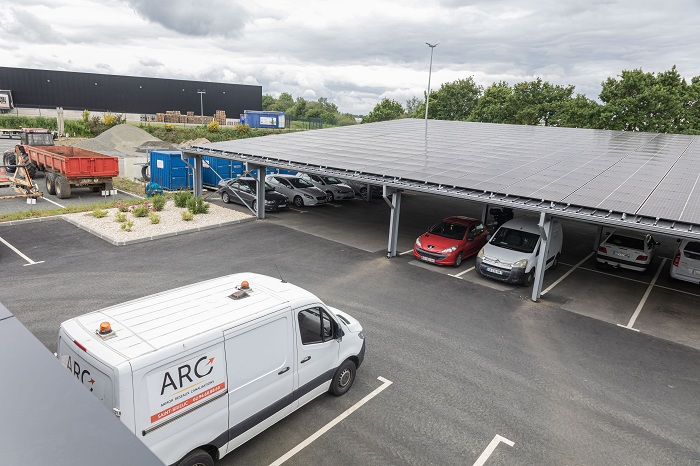 Parking ombrière photovoltaïque_©Carsat Bretagne.jpg